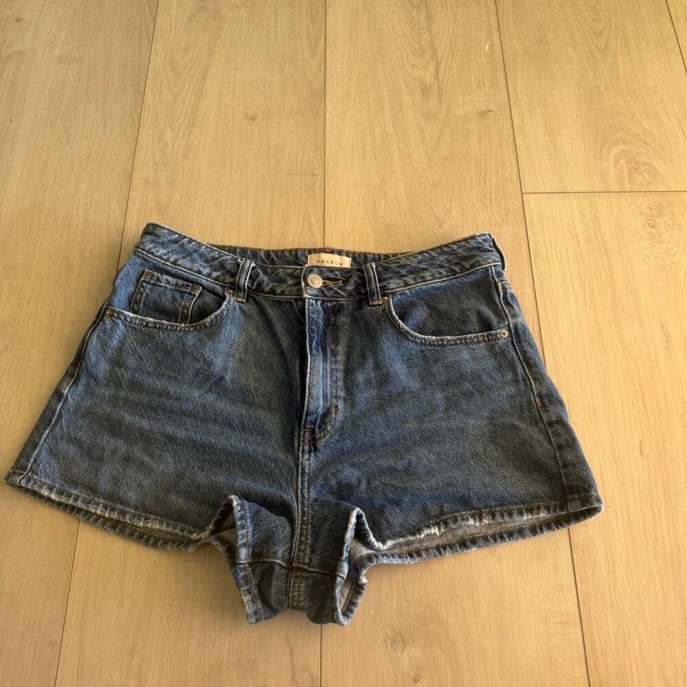 Pacsun women’s mom short size 29